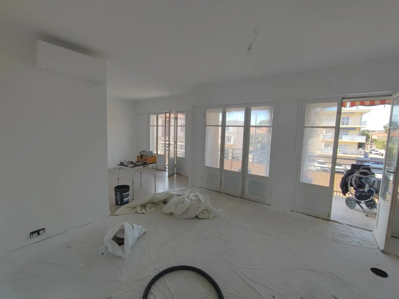 Nouvelle décoration et finitions élégantes de l'appartement