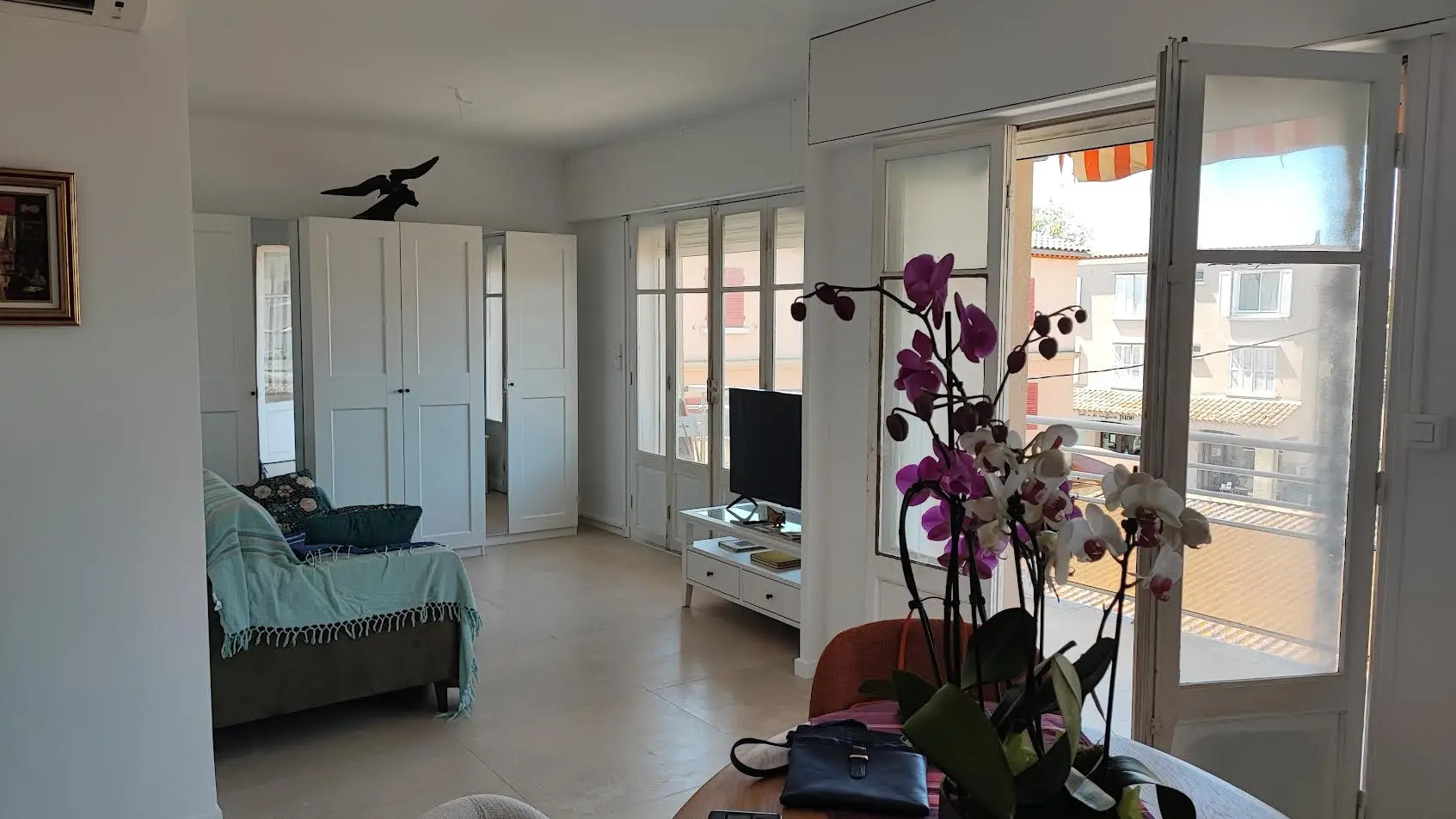 Rénovation complète d'un appartement avec modernisation des espaces et finitions soignées — Six-Fours-les-Plages, Var