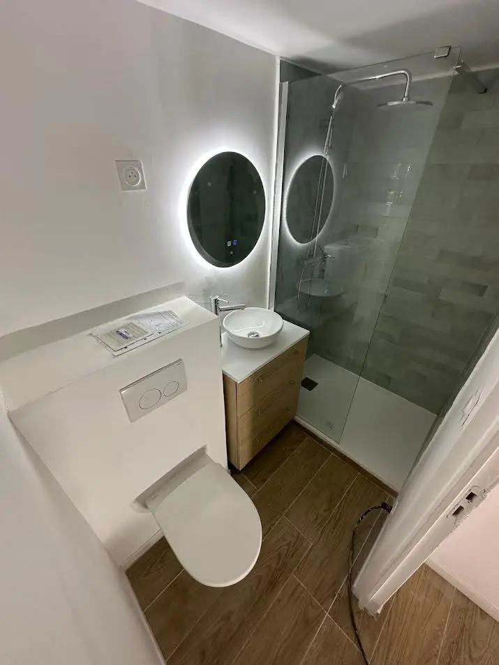 Vue d'ensemble de la salle de bain à Gardanne