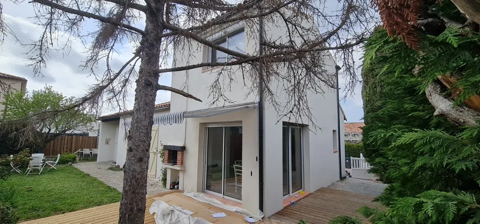 Vue globale de l'élévation et extension de maison à Gignac