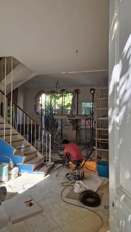 Début des travaux de démolition du mur porteur à Salon-de-Provence