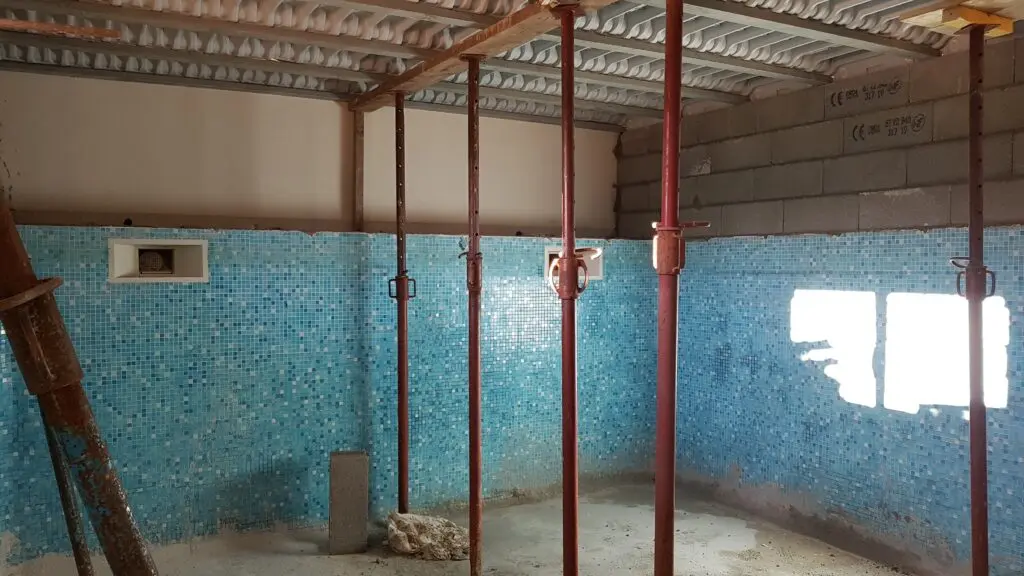 Mise en place des piliers et de la structure