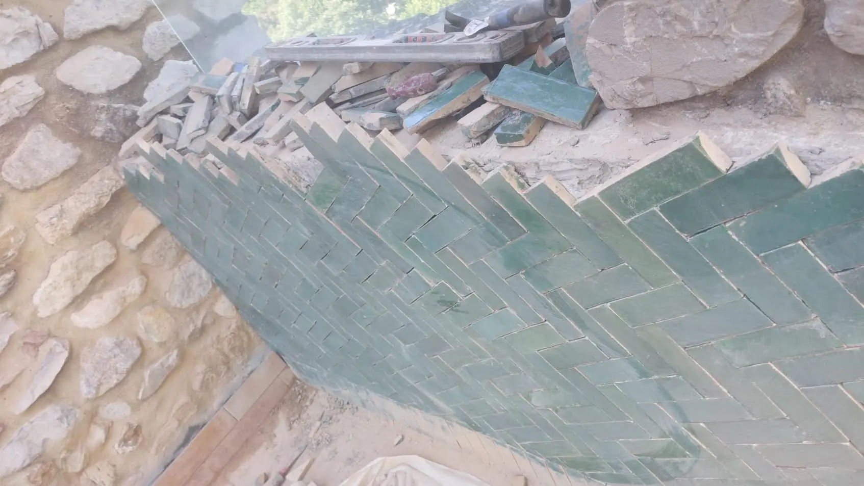 Travaux d'étanchéité et finitions sur la terrasse tropézienne